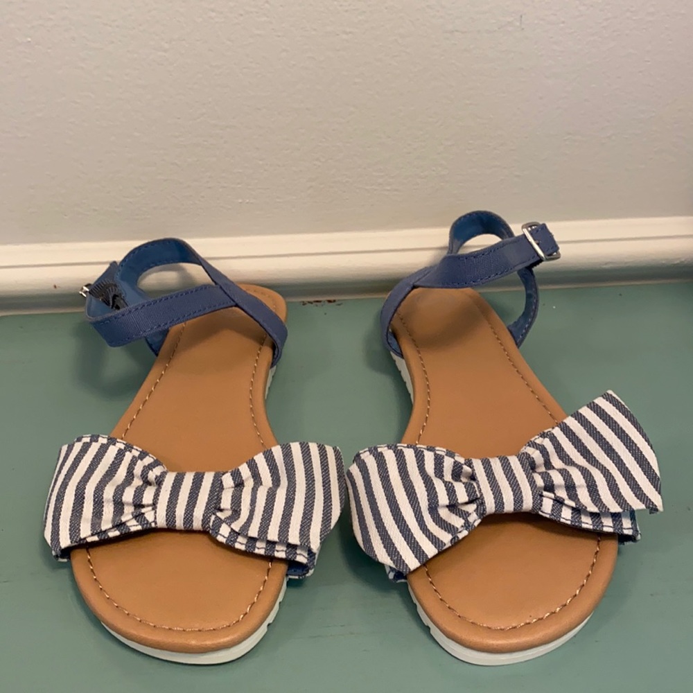 NWOT!  Girls Blue and White Striped Bow Sandals.  Size 3